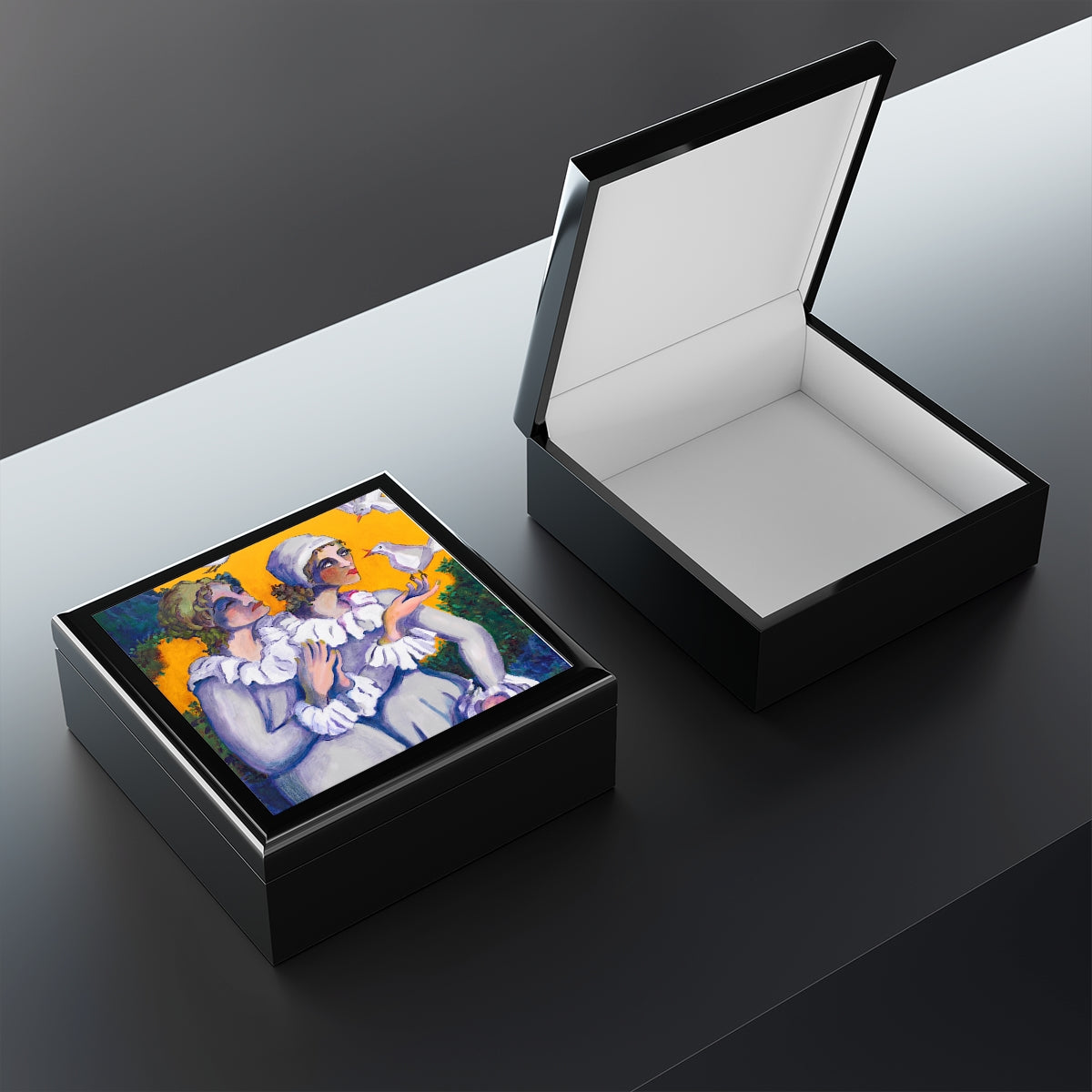 Jewelry and Keepsake Box "Message of the Doves" (Comedia dell'arte collection)