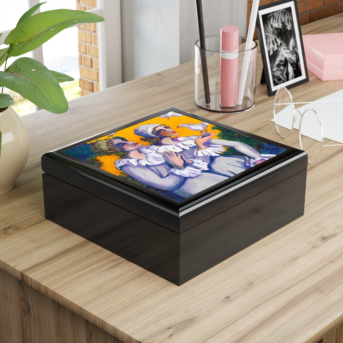 Jewelry and Keepsake Box "Message of the Doves" (Comedia dell'arte collection)